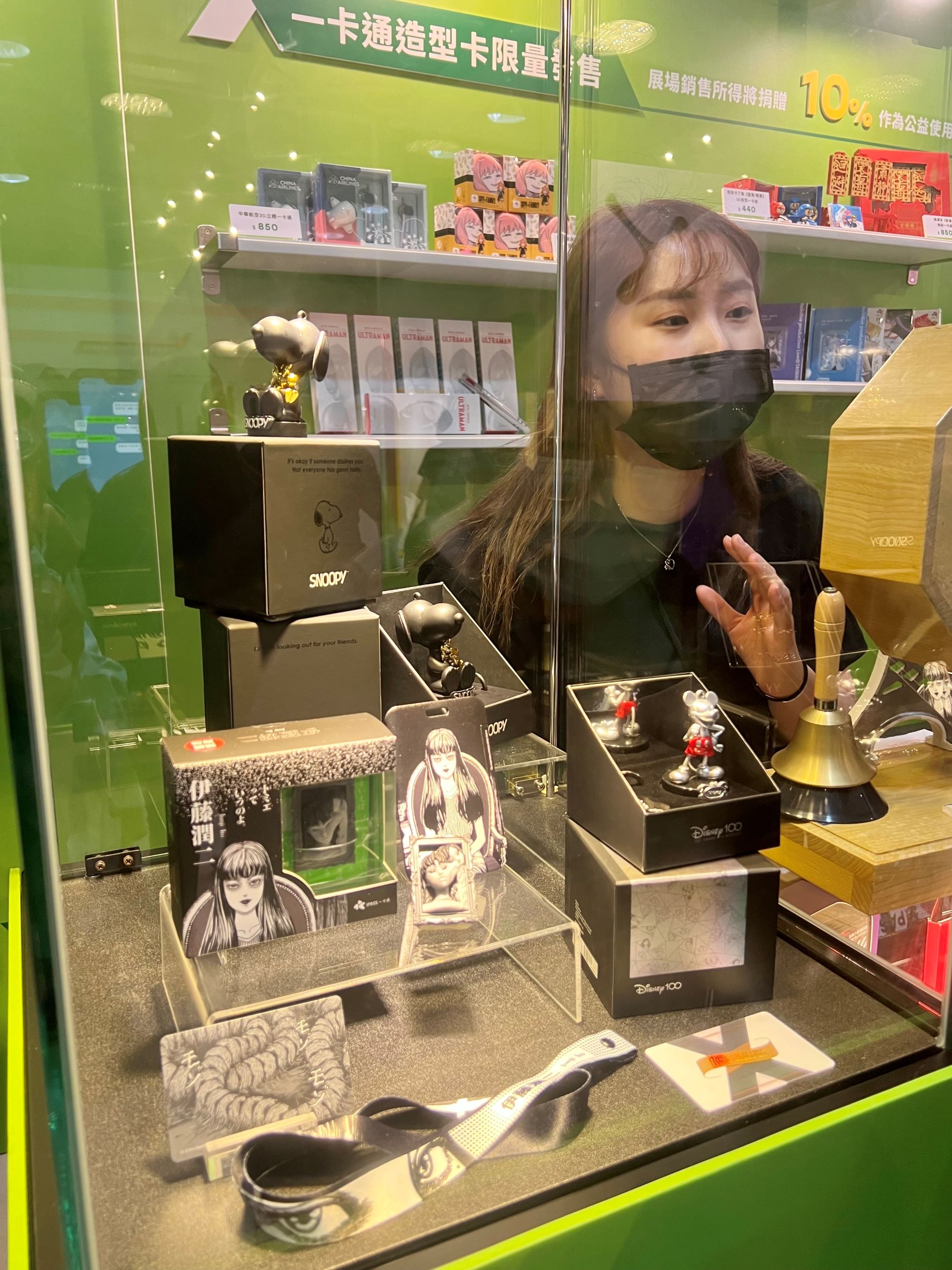 ▲一卡通十週年「智慧跨域．共創永續」特展周邊商品。（記者程啟峰攝）