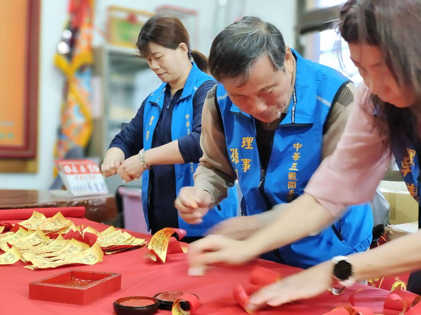 ▲各股人員依往例於過爐前2日辦理神器及金牌點交儀式。(雲林縣文觀處提供)
