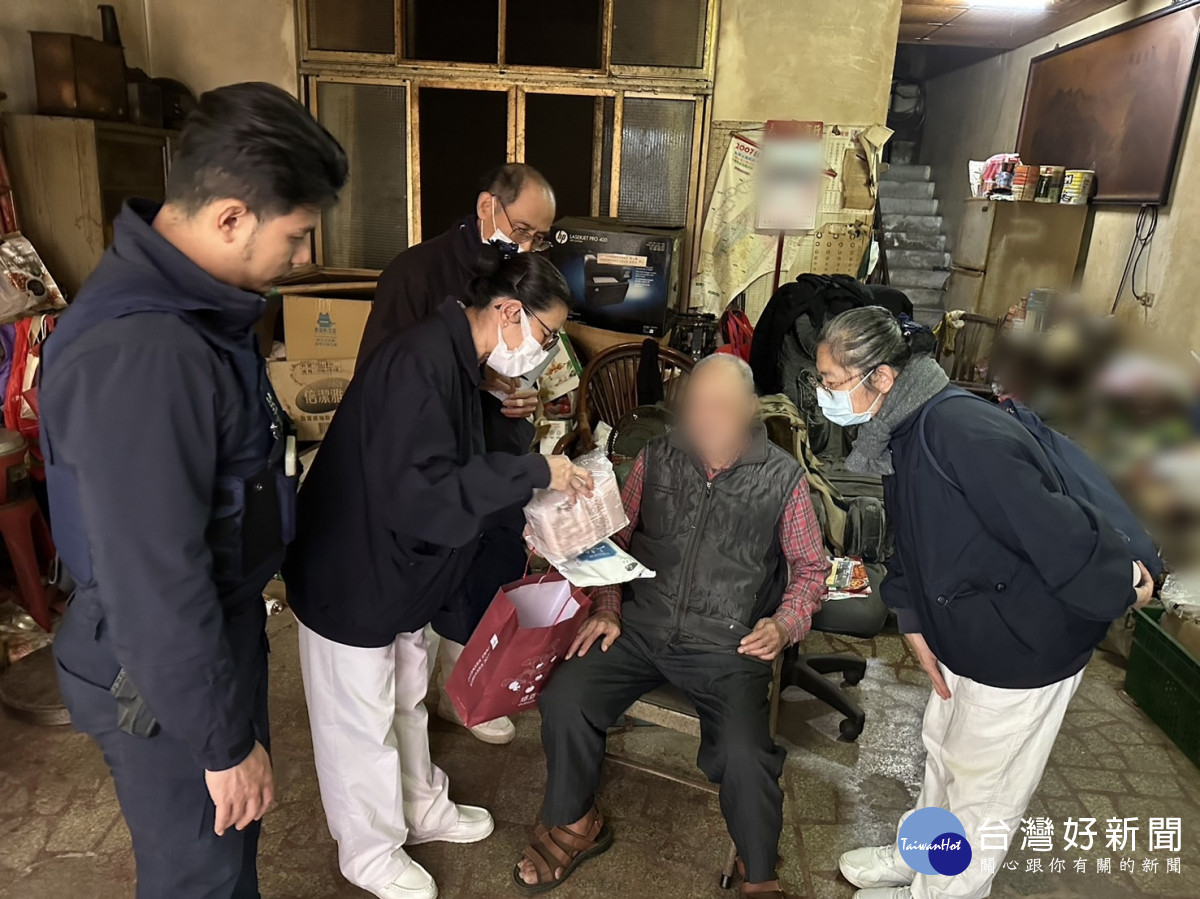中壢分局結合慈濟助弱勢家庭。