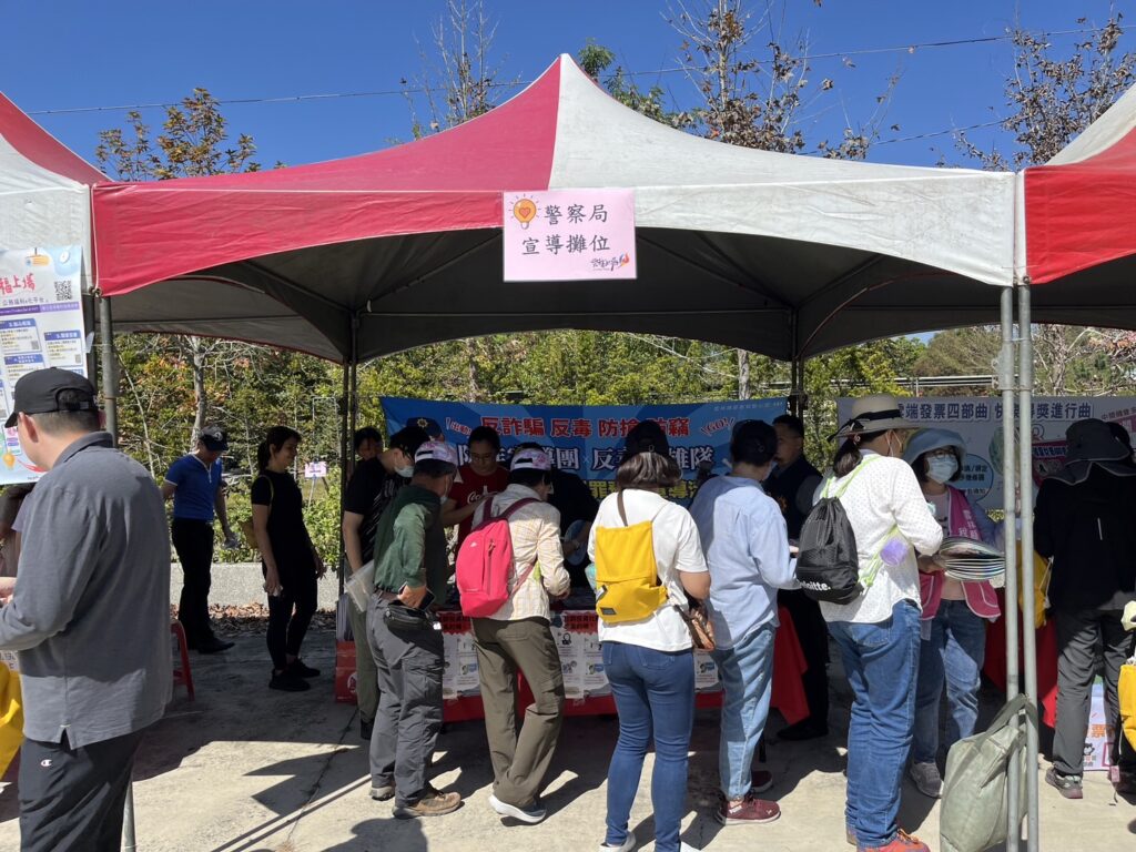 識詐宣導縣長帶隊健行 聚焦網路詐騙風險。記者爆料網