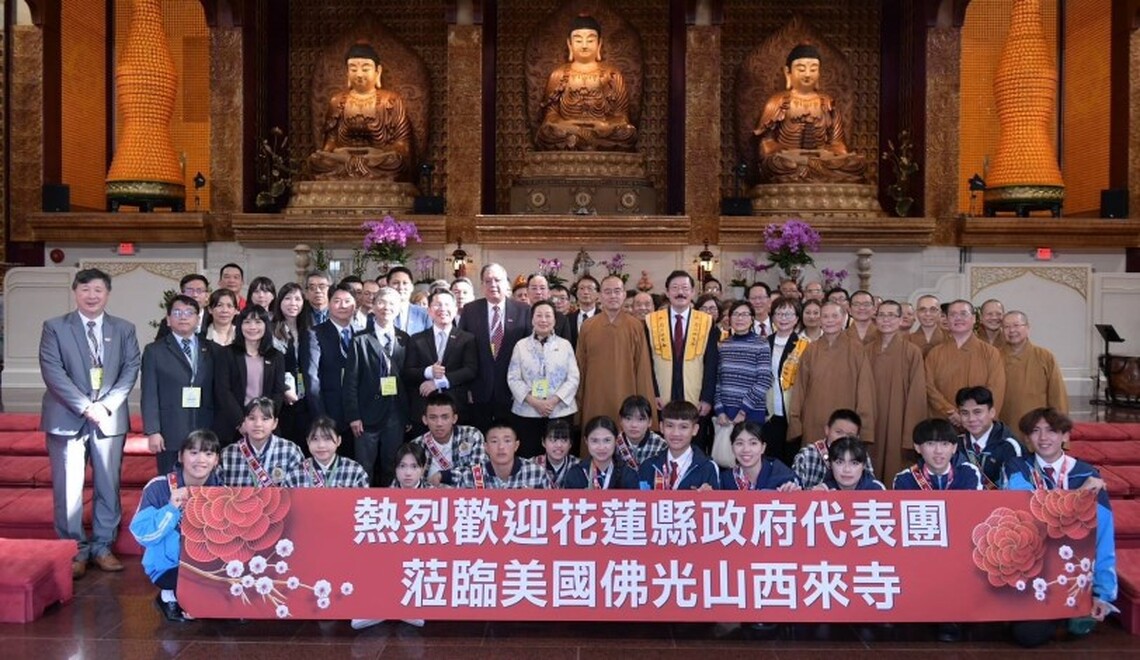 徐榛蔚率團赴美 參與佛光山西來寺禮佛 敲響祈福鐘共同慶祝元宵佳節 