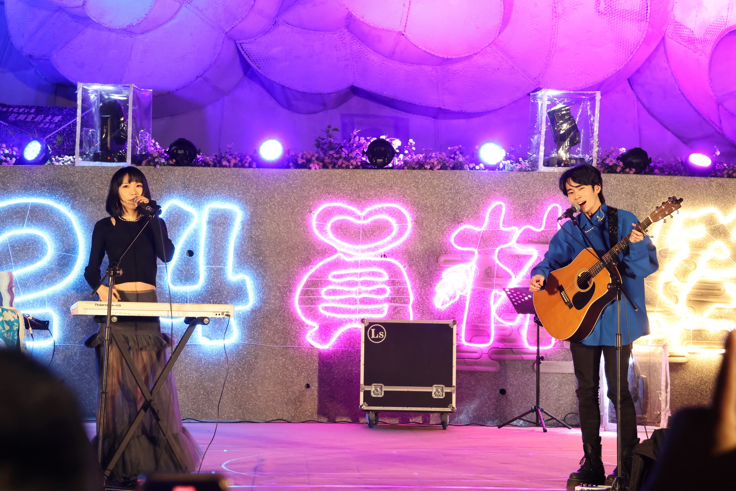 ▲為迎接元宵節，員林市公所在龍燈公園舉辦燈會，燈會主燈「龍祥霞蔚巨龍再現」高達20米，透過特殊燈光投射，呈現出巨龍飛騰的儀態，再次掀起了龍燈旋風。（記者張溎壕攝）