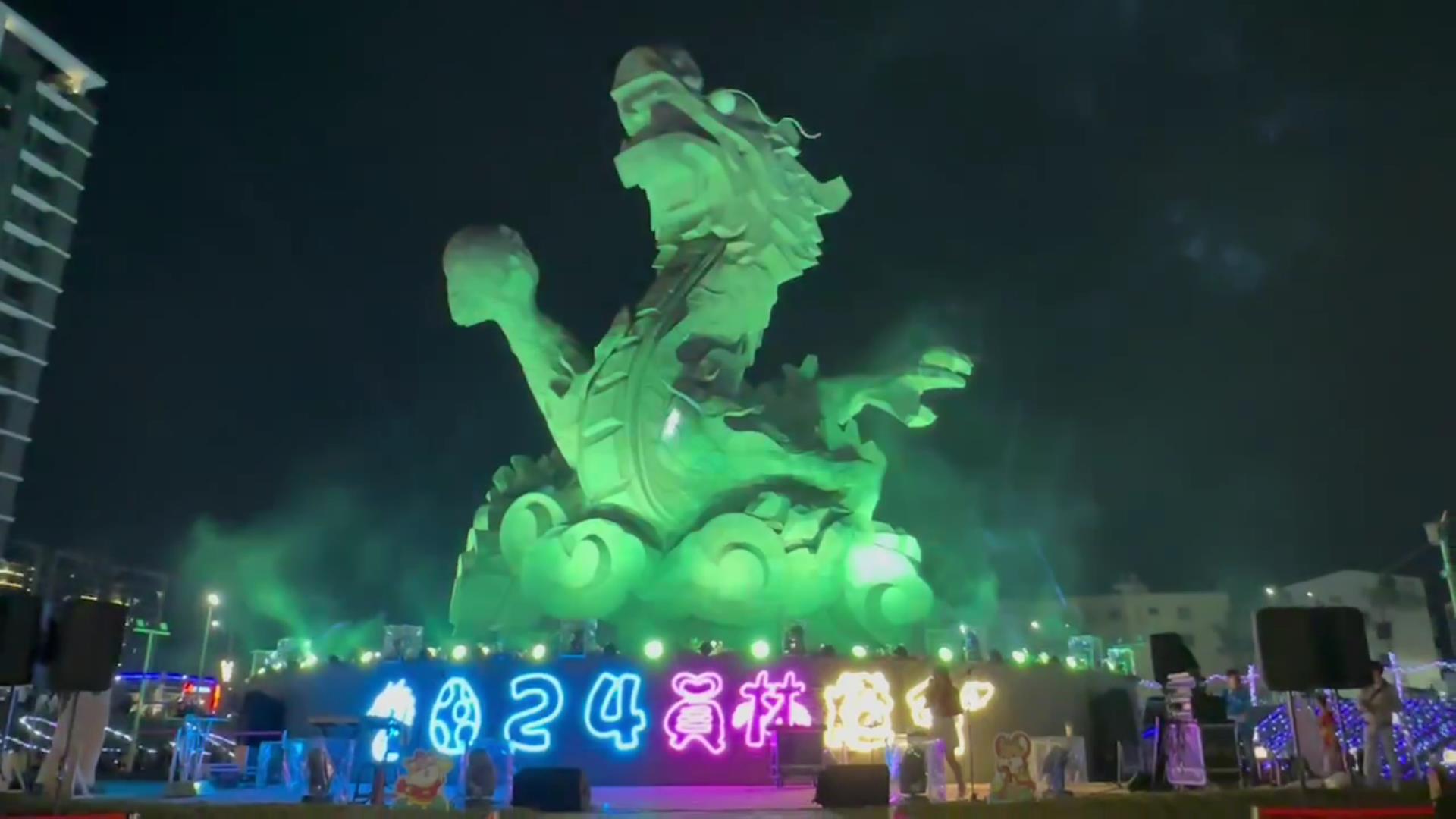 ▲為迎接元宵節，員林市公所在龍燈公園舉辦燈會，燈會主燈「龍祥霞蔚巨龍再現」高達20米，透過特殊燈光投射，呈現出巨龍飛騰的儀態，再次掀起了龍燈旋風。（記者張溎壕攝）