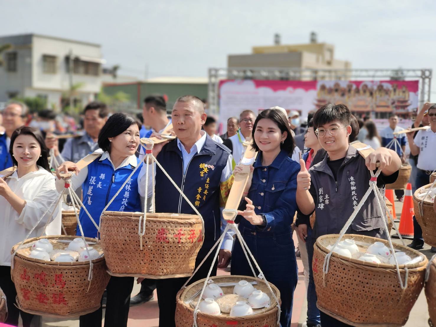▲雲林縣長張麗善24日出席馬鳴山五年千歲吃飯擔文化節,歡迎全國民眾元宵來雲林吃飯擔、吃平安。(雲林縣政府文化觀光處提供)