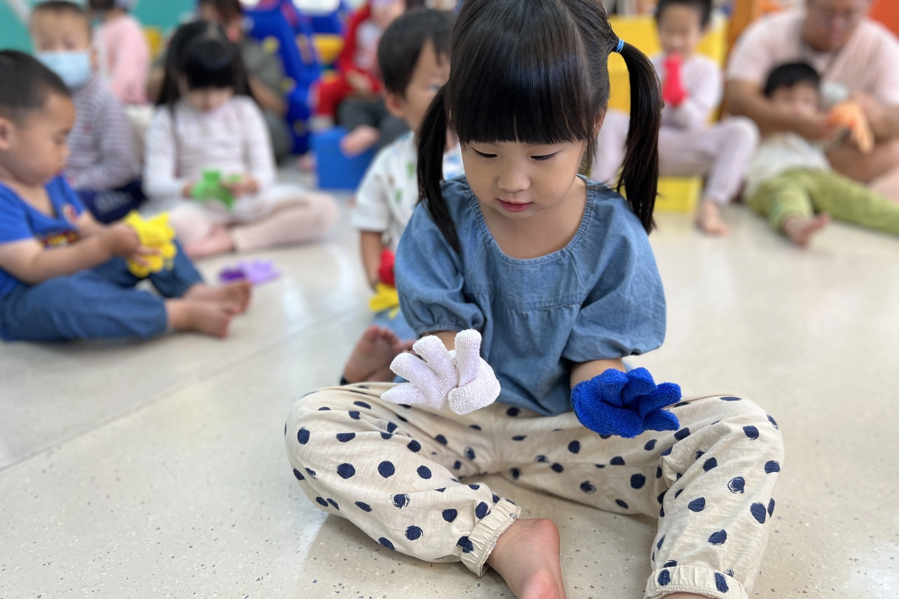 發展遲緩兒小喜在早療中心學習,口語能力進步多