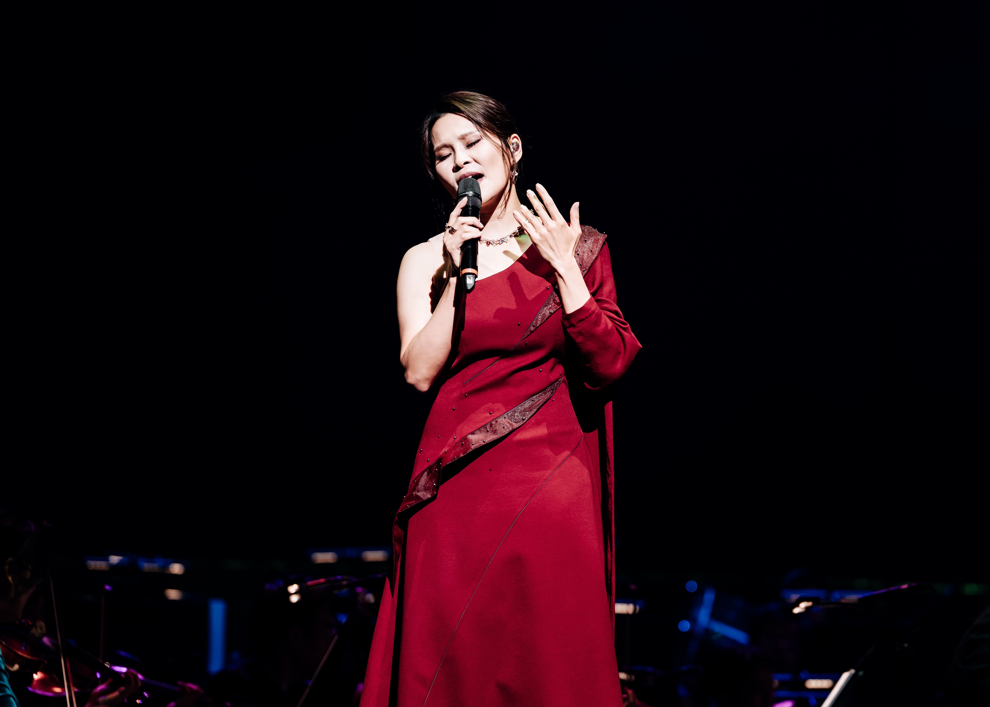 周蕙在衛武營歌劇院大跳手勢舞 把經典舞曲吟唱成交響樂章