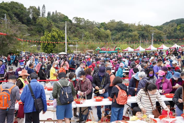 寶山打中午文化季熱鬧登場 再現千人食福盛況。(圖/記者林照東翻攝)