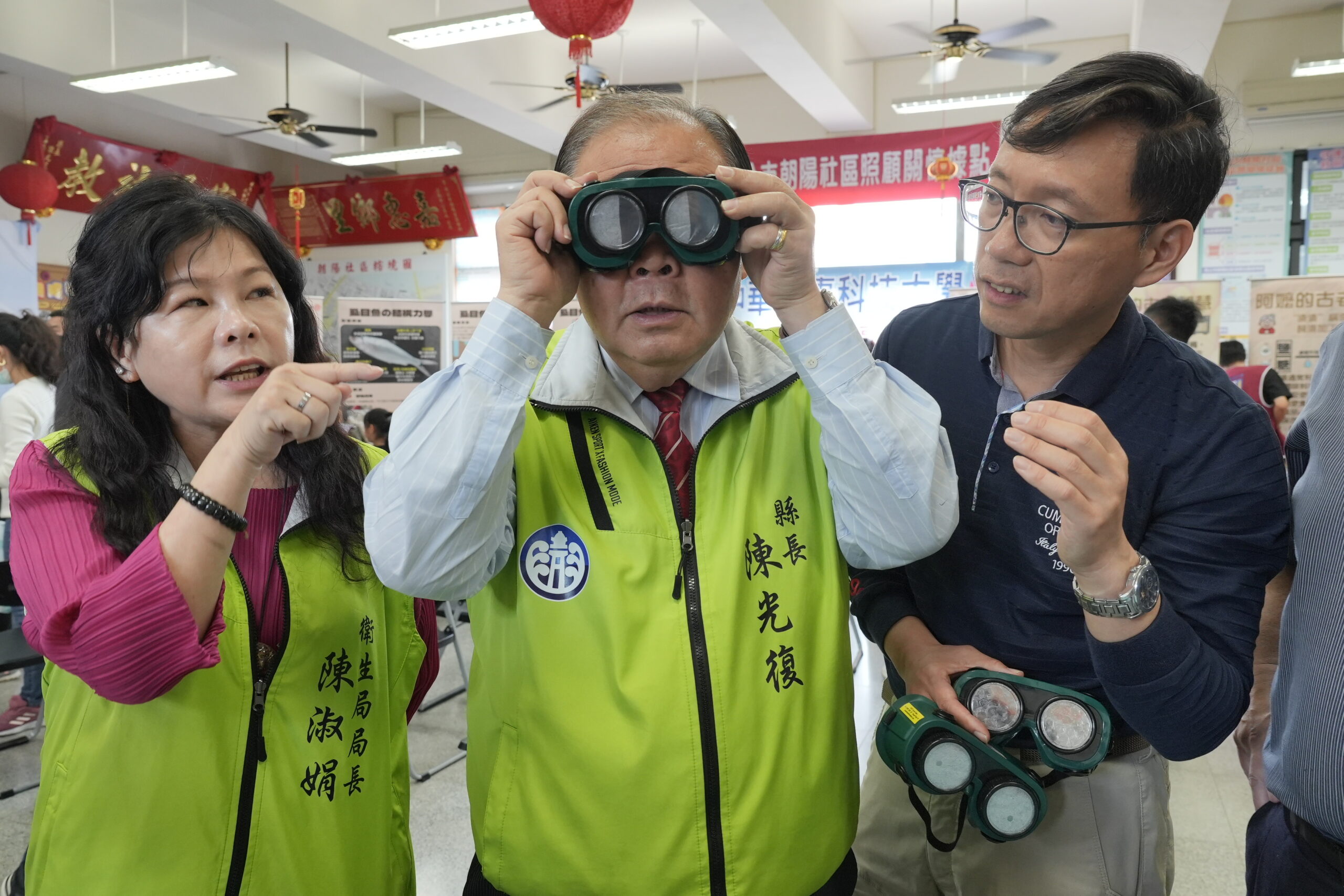 中華醫事科大關心離島學生 陳光復頒贈感謝狀