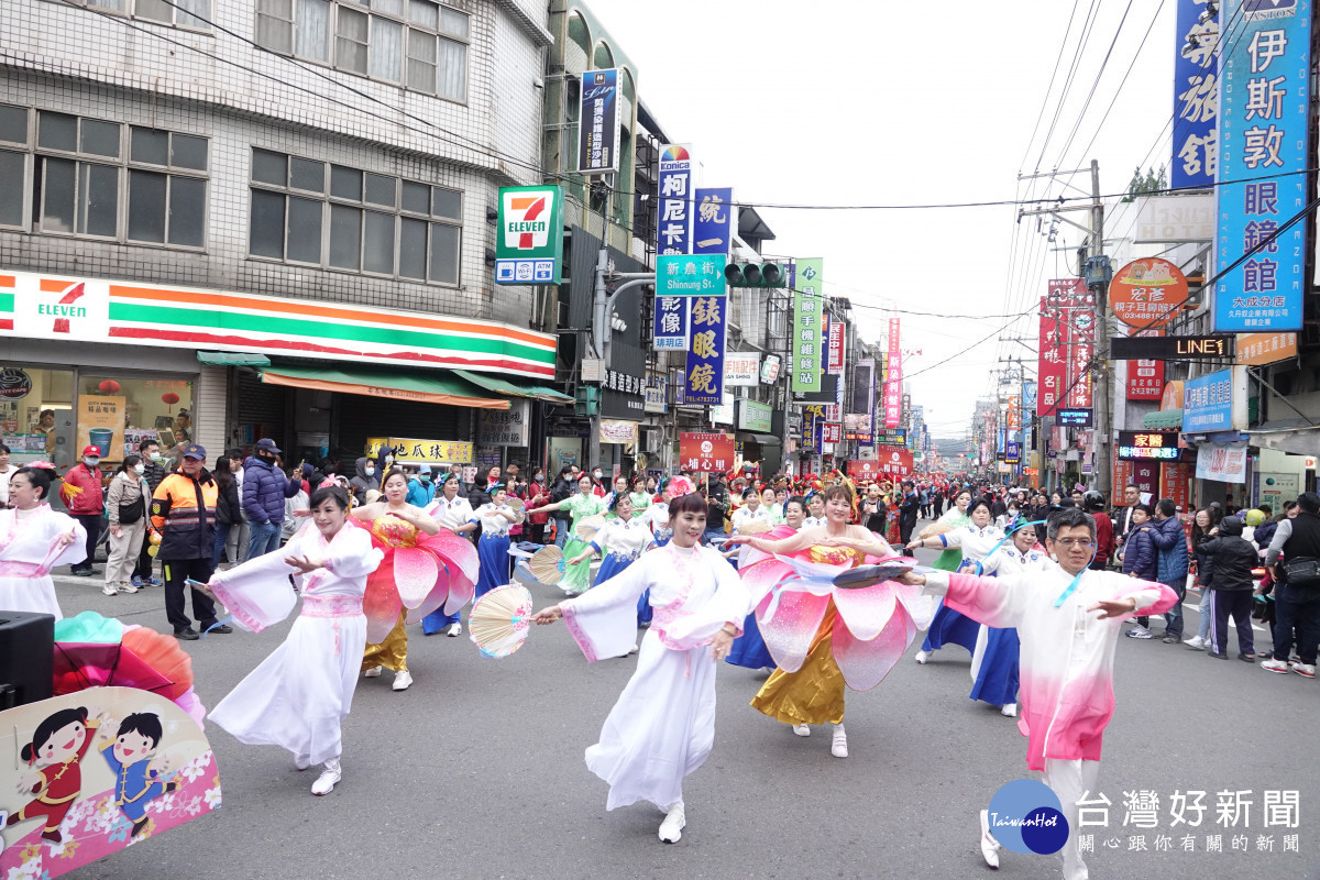 楊梅慶元宵，踩街表演與元宵活動熱鬧登場。<br /><br /> 
