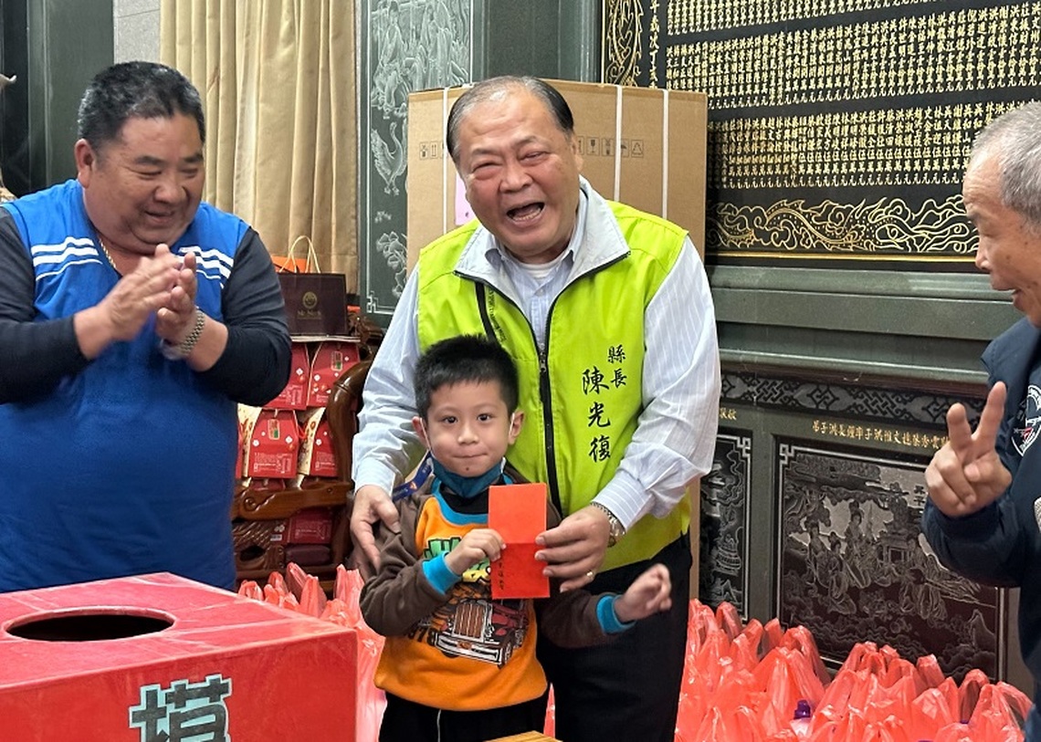 紅羅村「慶祝元宵歌唱暨摸彩晚會」 陳光復出席為活動揭開序幕