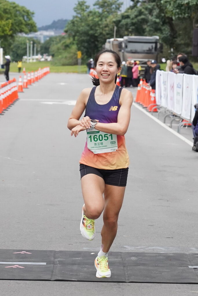 New Balance 簽約選手張芷瑄以渣打馬作為2024第一場半馬賽事,驗收高原的冬訓成果_1