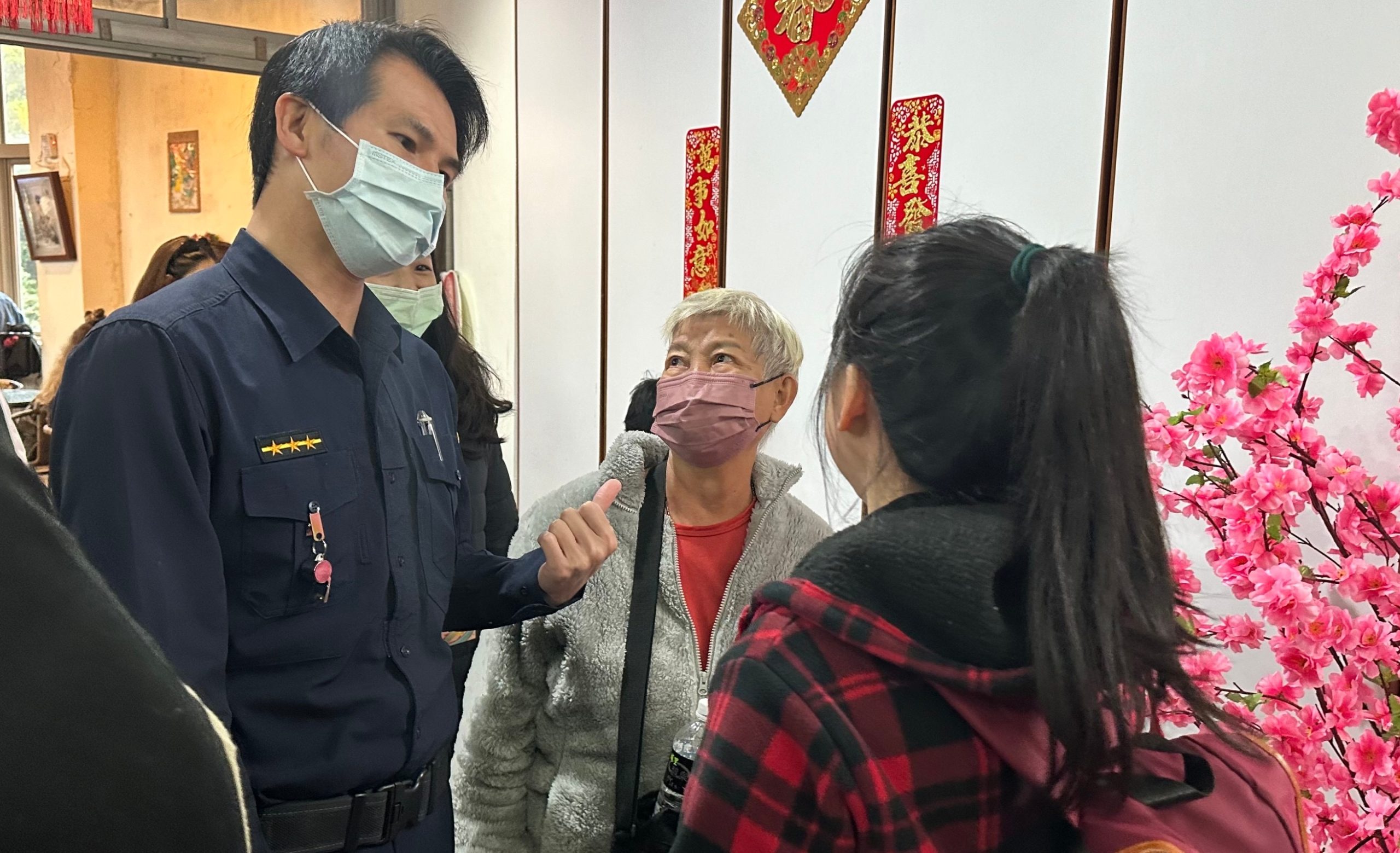 瑞芳警方助馬籍女子找回母親。（記者徐煜勝翻攝）