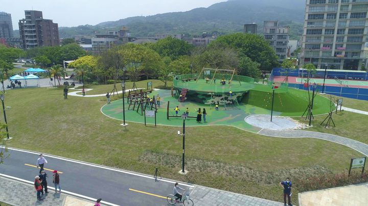 放電好去處！新北河濱公園 白天晚上都好玩