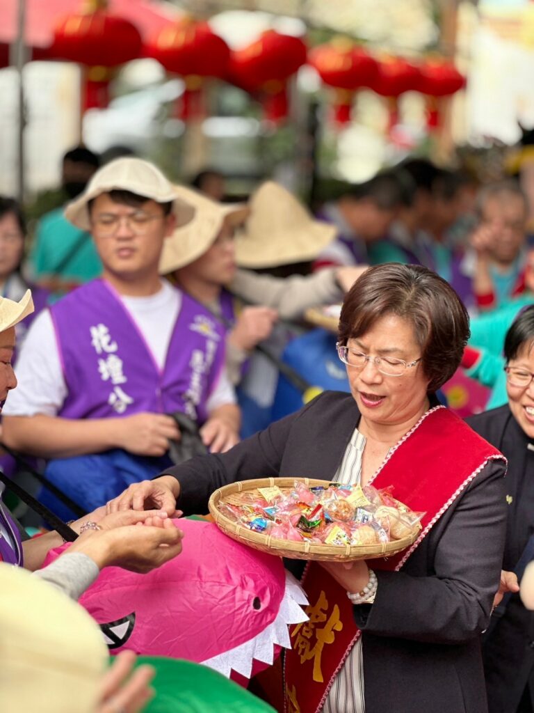 彰化縣長王惠美出席活動與民眾親切互動。蔡智銘攝