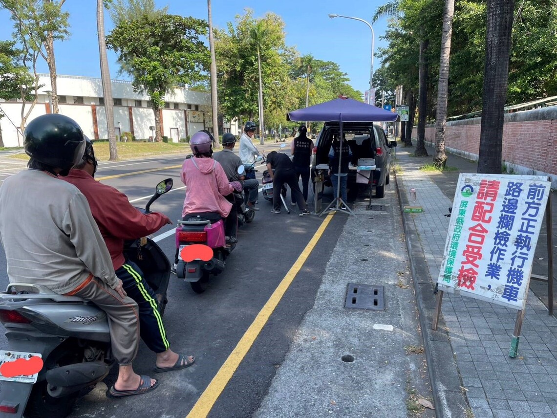 屏東縣政府環保局為鼓勵民眾主動辦理機車排氣定檢