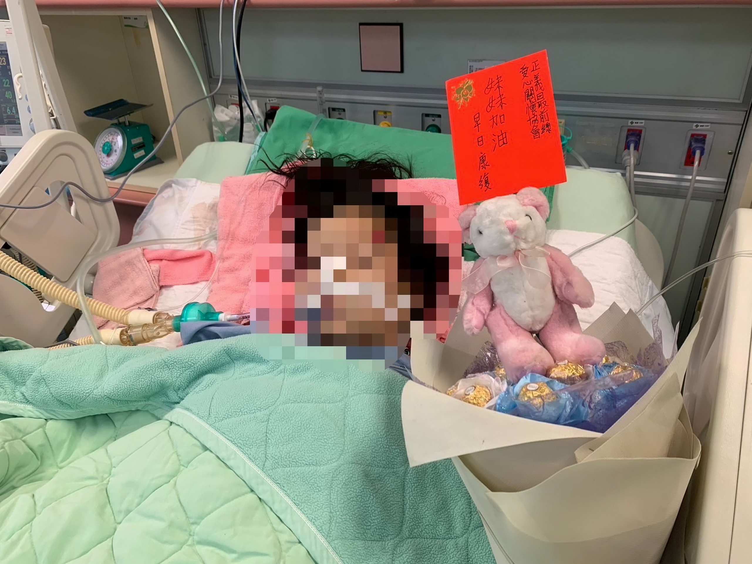 ▲彰化縣中低收入戶3姊弟遭休旅車追撞，其中姊姊今天對光已有反應。（秀傳醫院提供）