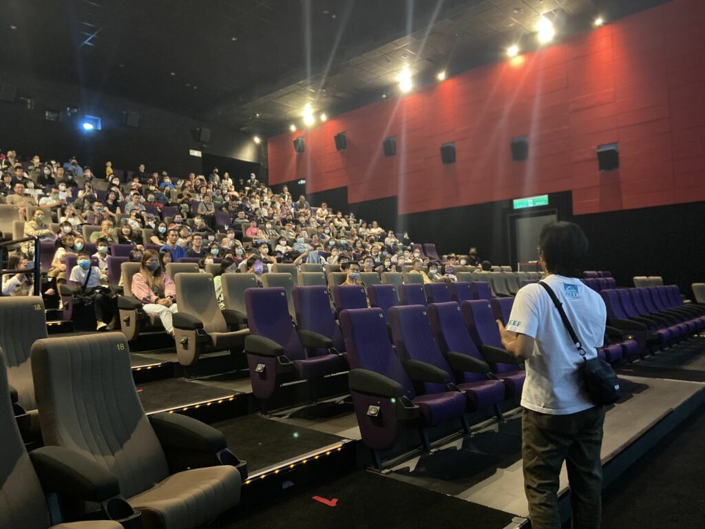 導演魏德聖與包場觀眾們分享創作理念。圖/米倉影業