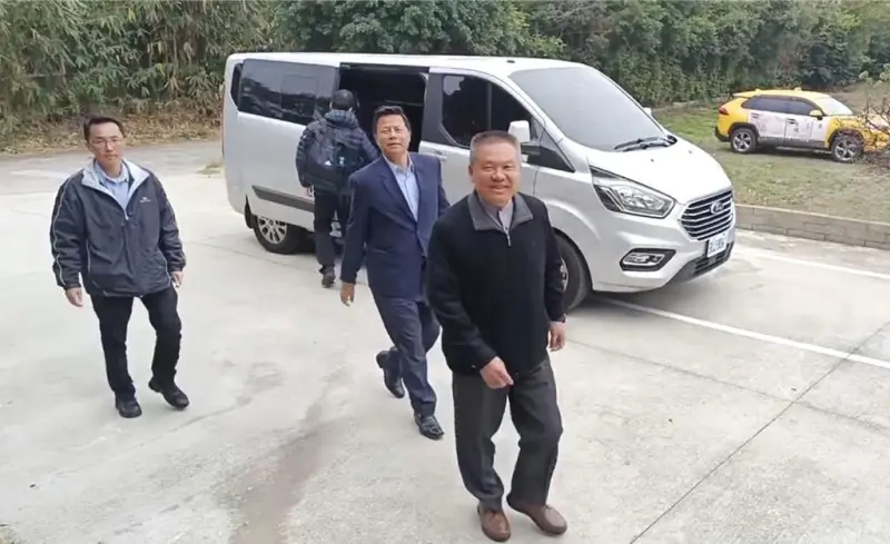 台灣若不想治權空間受到壓縮,主權空間能維持現狀,屆時台灣只有三條路可以走,包括維護主權領土的軍事行動;容忍地理空間壓縮的現實;或是恭請美國出面調停協商。