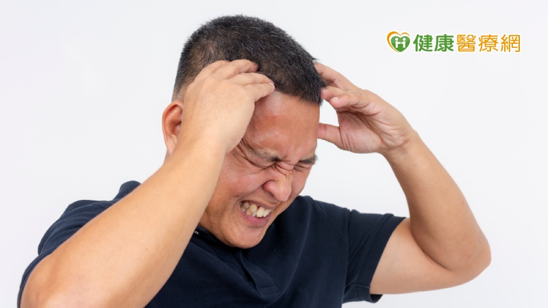 用舊手機會頭痛?看到床就想躺! 離奇頭痛病例一次看
