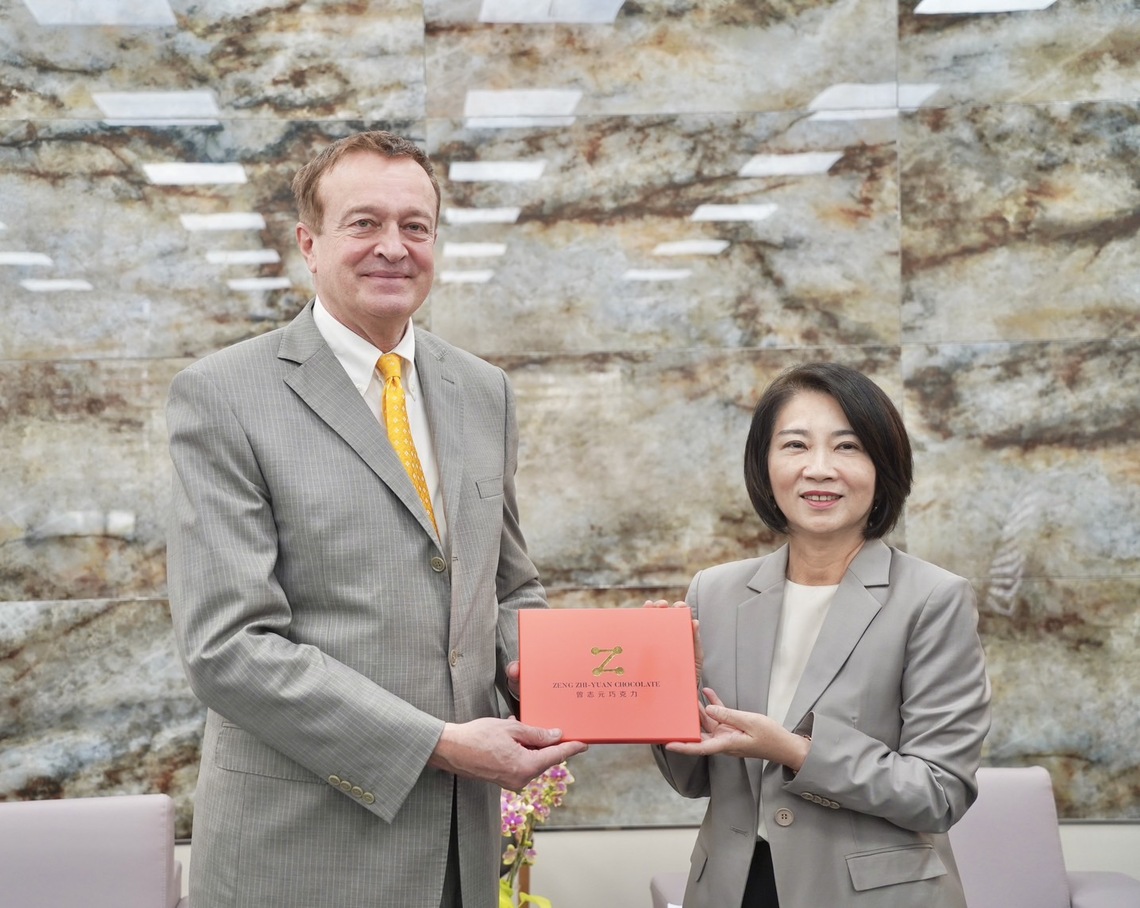 奧地利商務處長歐賀曼拜會縣長周春米 雙方均期盼拓展多面向合作
