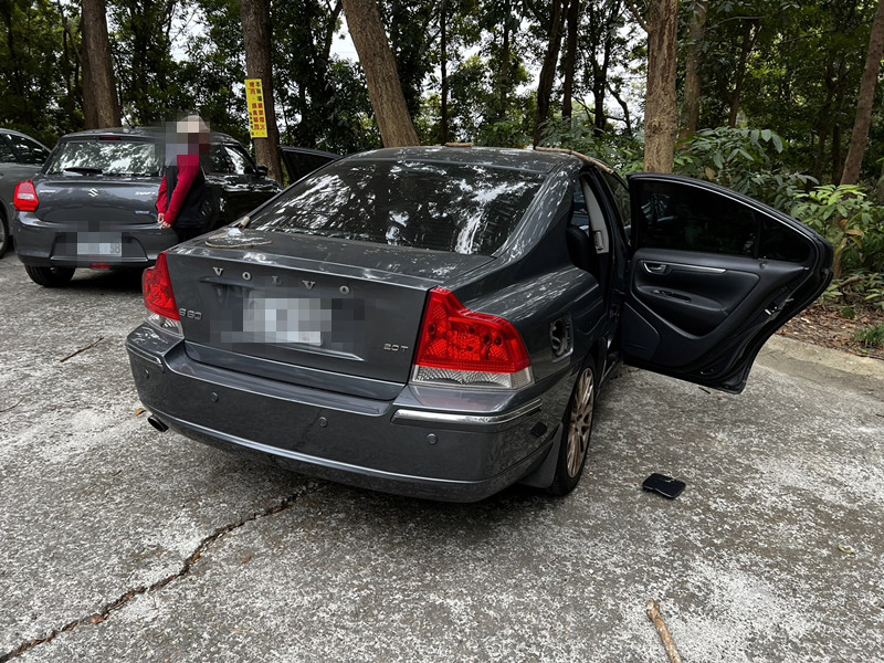 ▲肇事的瑞典坦克VOLVO小客車不明原因發生暴衝。（圖／民眾提供）