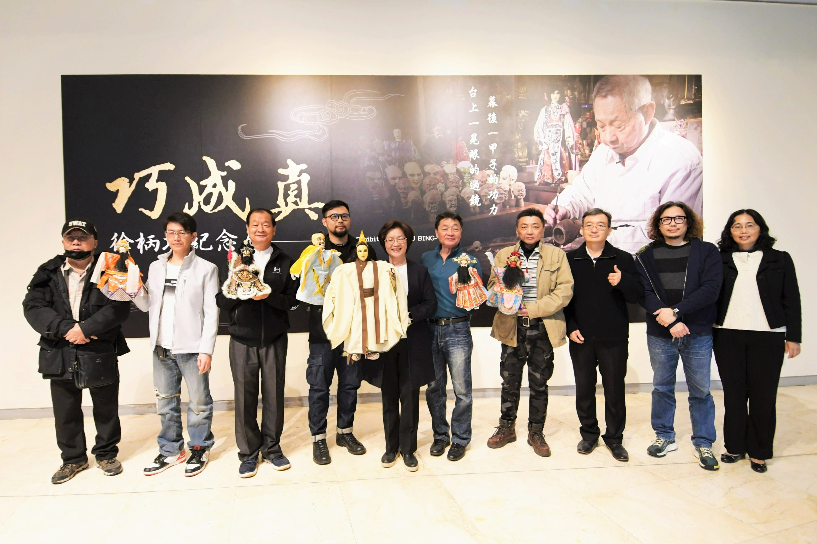 ▲彰化文化局為「傳統工藝—偶頭製作」保存者徐柄垣舉辦紀念展，由10位收藏家提供已故藝術家徐柄垣作品約80件，歡迎民眾來欣賞。（記者張溎壕攝）