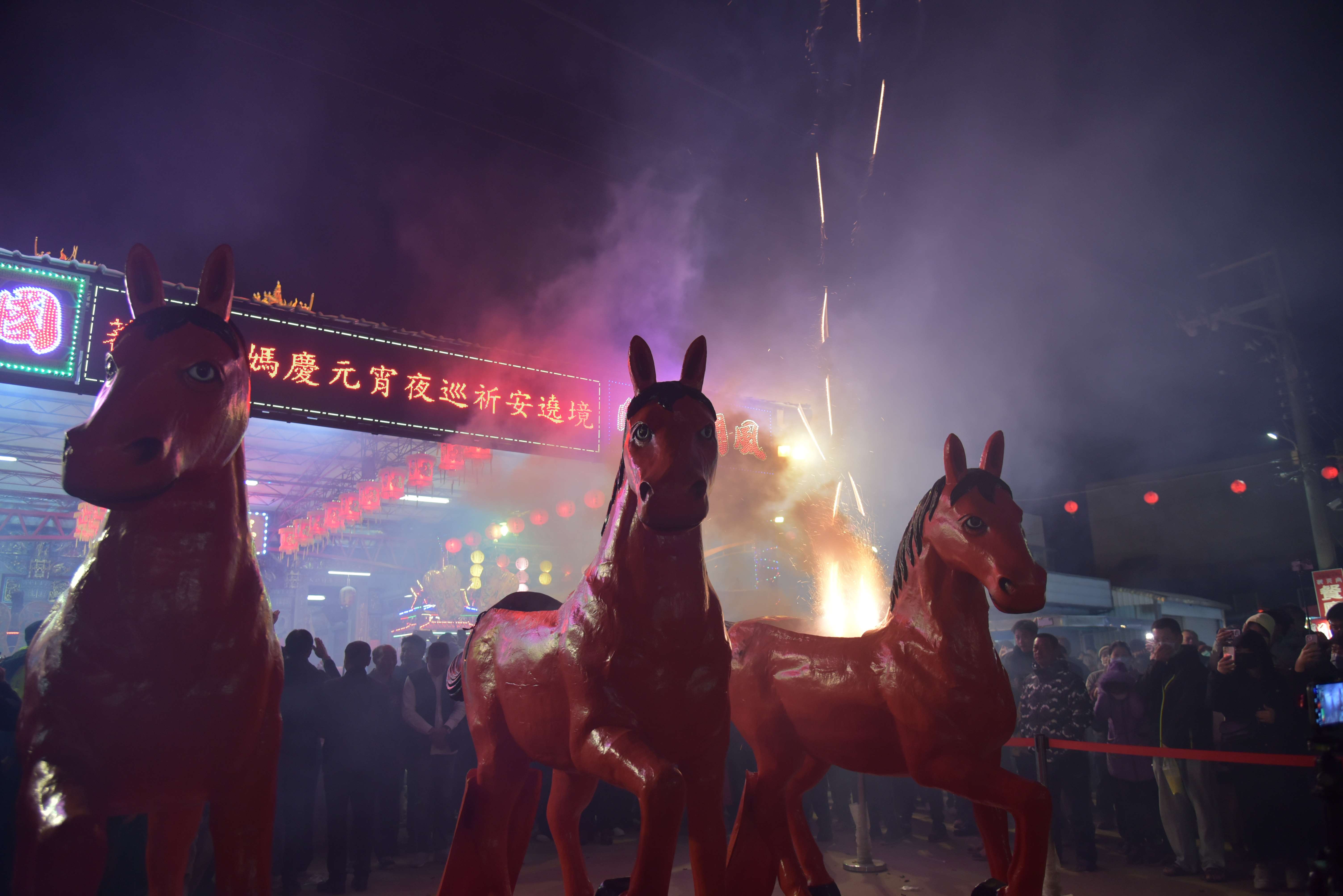 水林蕃薯寮媽元宵夜巡 射火馬、迎大龜、面桶炮熱鬧登場