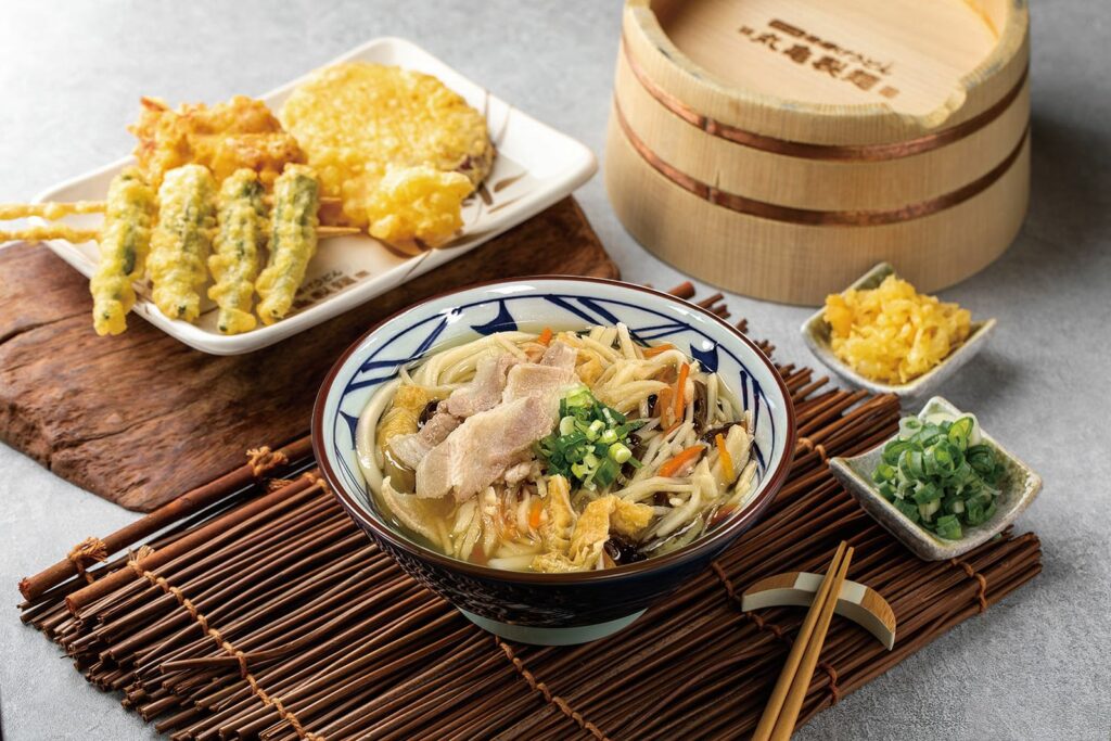 丸亀製麵推出春天限定新品「筍香豬肉烏龍麵」3/5起全台發售!圖/丸亀製麵