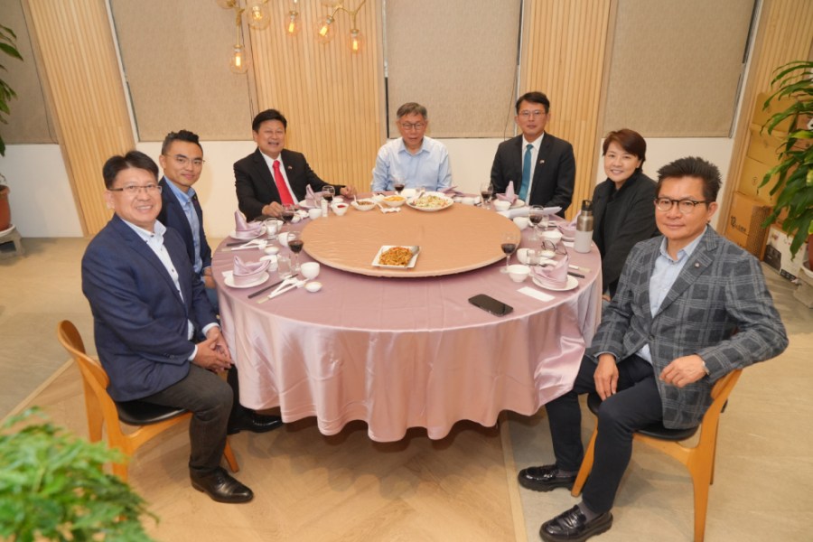 藍白黨團餐敘資料照。
