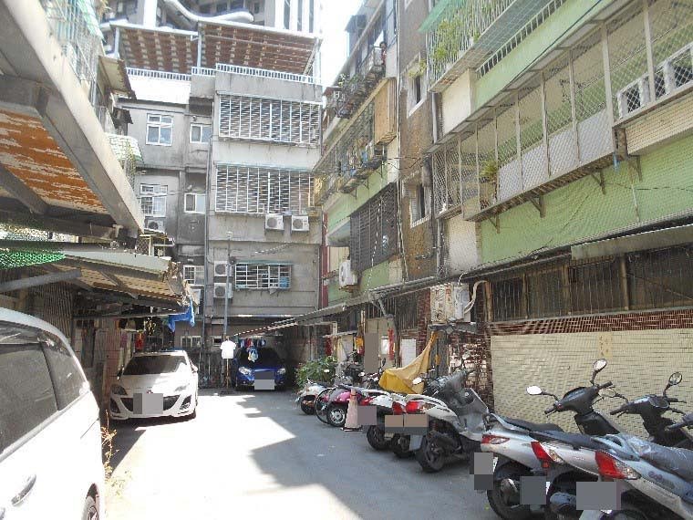 行政執行署新北分署將拍賣新北市中和區德光段83地號土地即中和區民生街12巷,約143坪。(記者張欽翻攝)