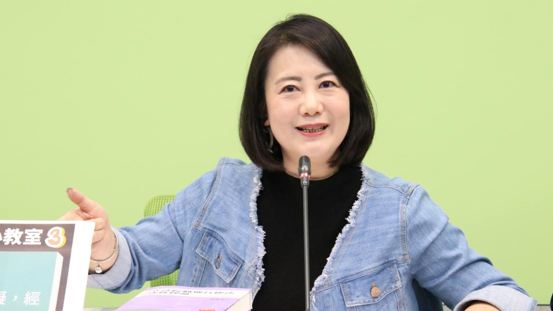 民進黨團幹事長吳思瑤表示,若要修法縮短入籍年限,應將中配與外配條件拉齊一致,而不是開另一扇大門。翻攝吳思瑤臉書