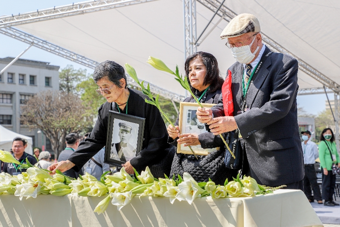 二二八事件中樞紀念儀式 嘉縣政府前廣場舉辦  蔡英文:鼓勵人民面對過去不能遺忘