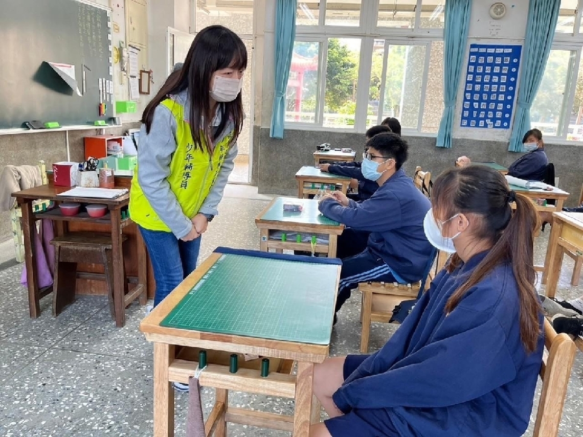 虛擬網紅直播 嘉縣警局少年隊強化「進入班級」法治教育教學宣導