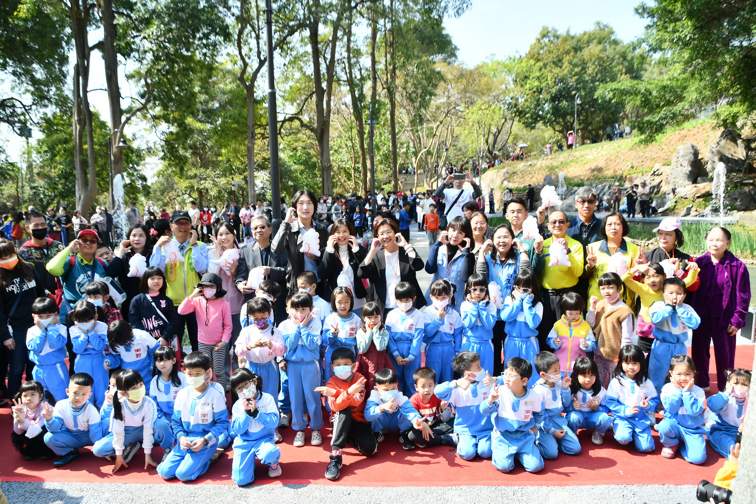 ▲彰化縣「八卦山大佛綠地森呼吸」完工啟用，彰化縣長王惠美歡迎大家來彰化市最大的公園綠地，盡情森呼吸。（記者張溎壕攝）