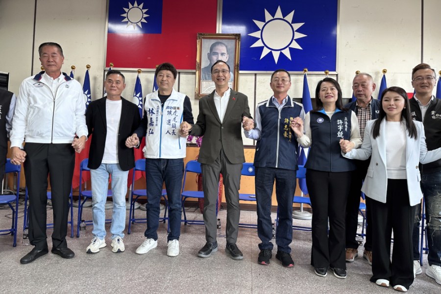 藍研議縮短陸配入籍年限有雜音 朱立倫:為何要歧視台灣人的媽媽? 198 朱立倫28日出席「雲林縣黨部新春團拜暨許宇甄及張嘉郡聯合立委服務處揭牌」活動。
