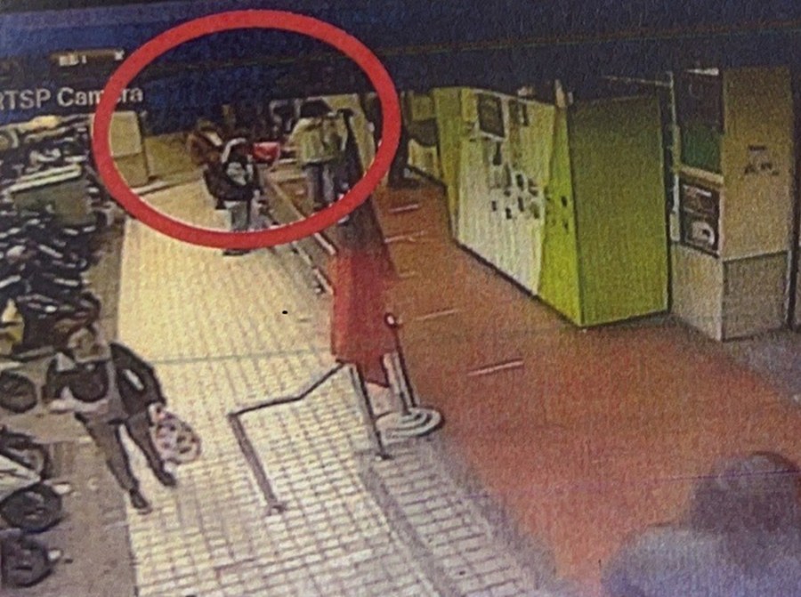 婦少等3秒4萬元沒拿 70歲男貪心撿錢被逮辯送遊民 205 cnews204240228a03