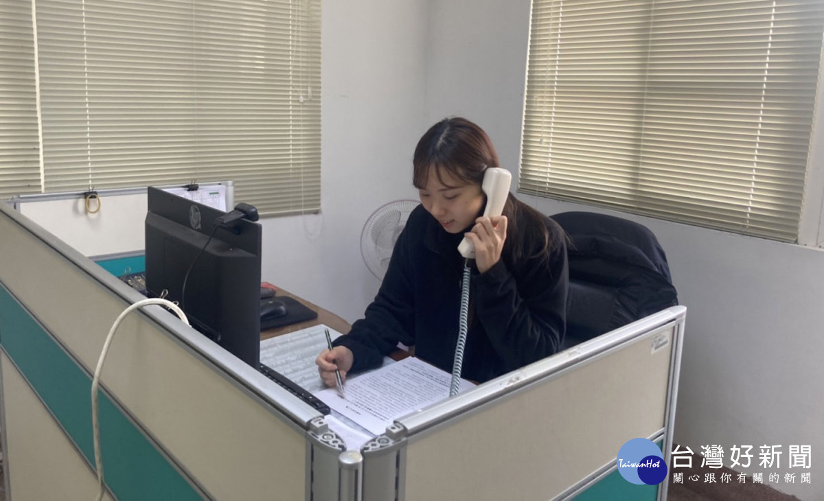 西螺警接受警廣採訪進行交通、反詐宣導／警方提供