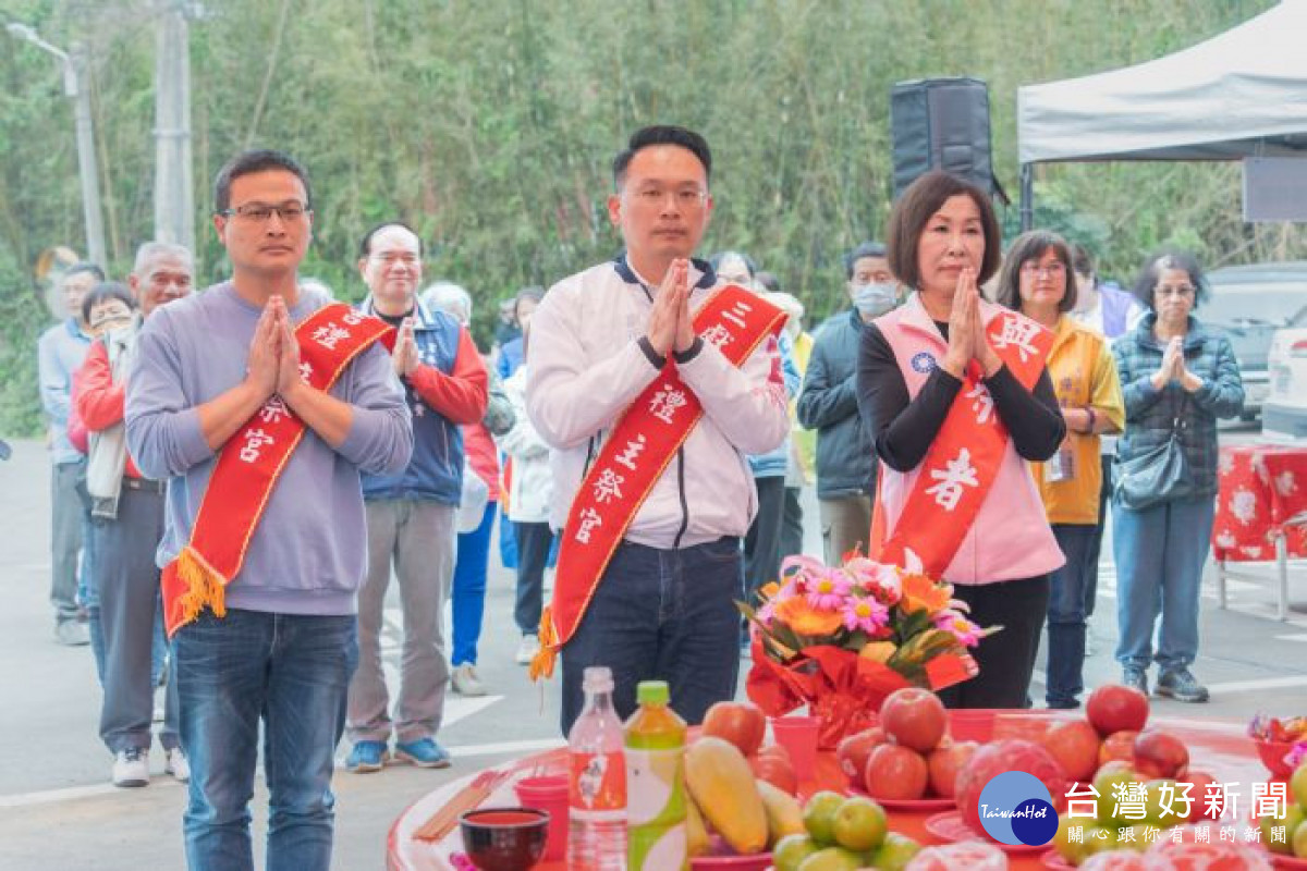 蘇副市長參與祭天儀式。