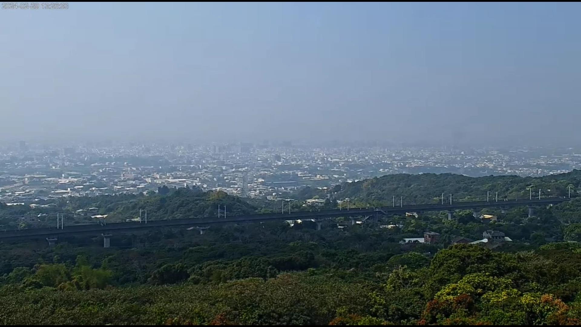▲參山國家風景區管理處架設在社頭鄉八卦山脈上方的網路攝影機剛好拍到地震時，劇烈晃動的影像。（民眾提供）