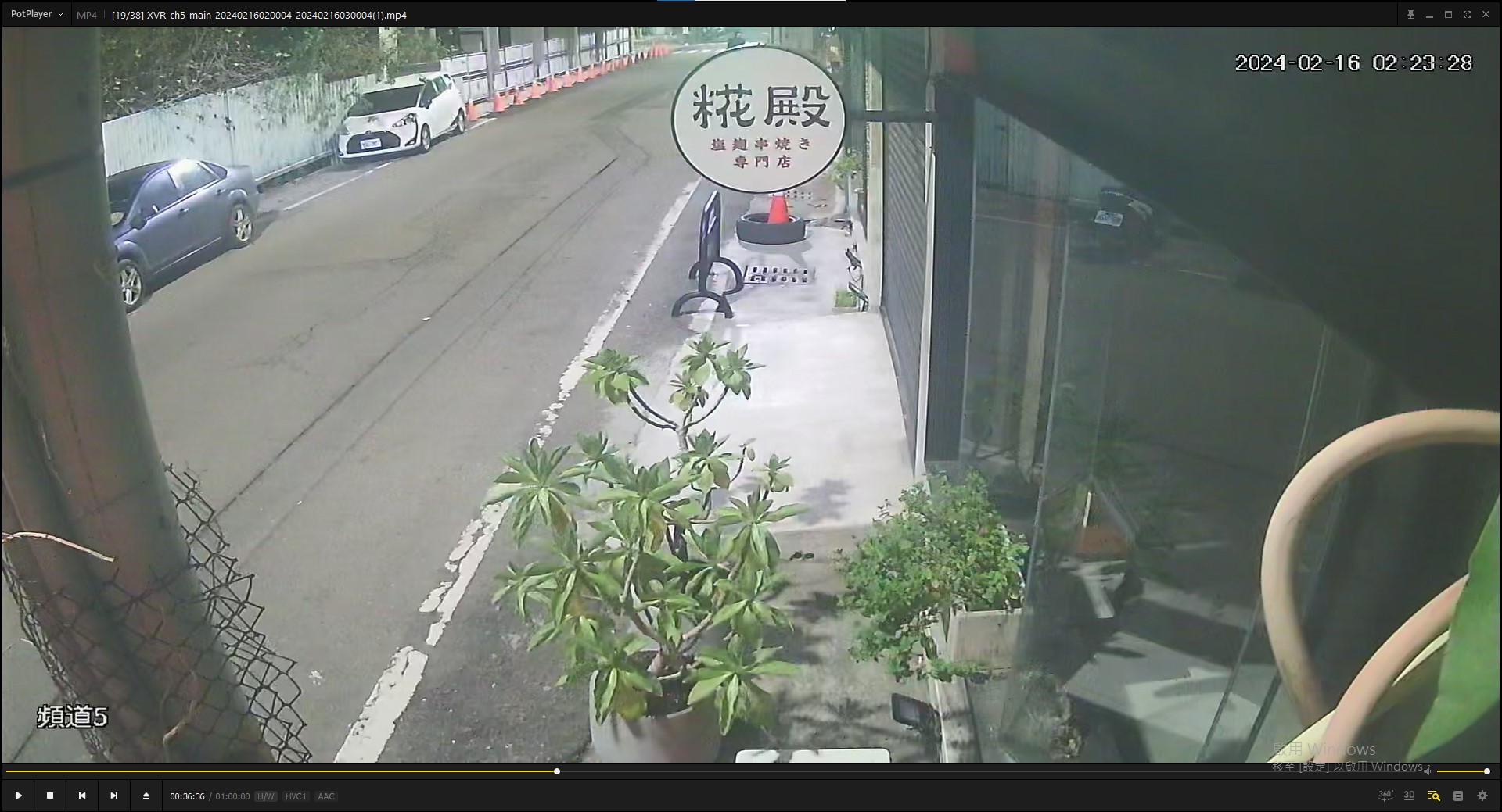 ▲歐姓慣竊潛入彰化市一家日式串燒店行竊，不料在調整監視器角度時，不慎將自己的臉部拍攝出來，成為自己的定案證據。（警方提供）