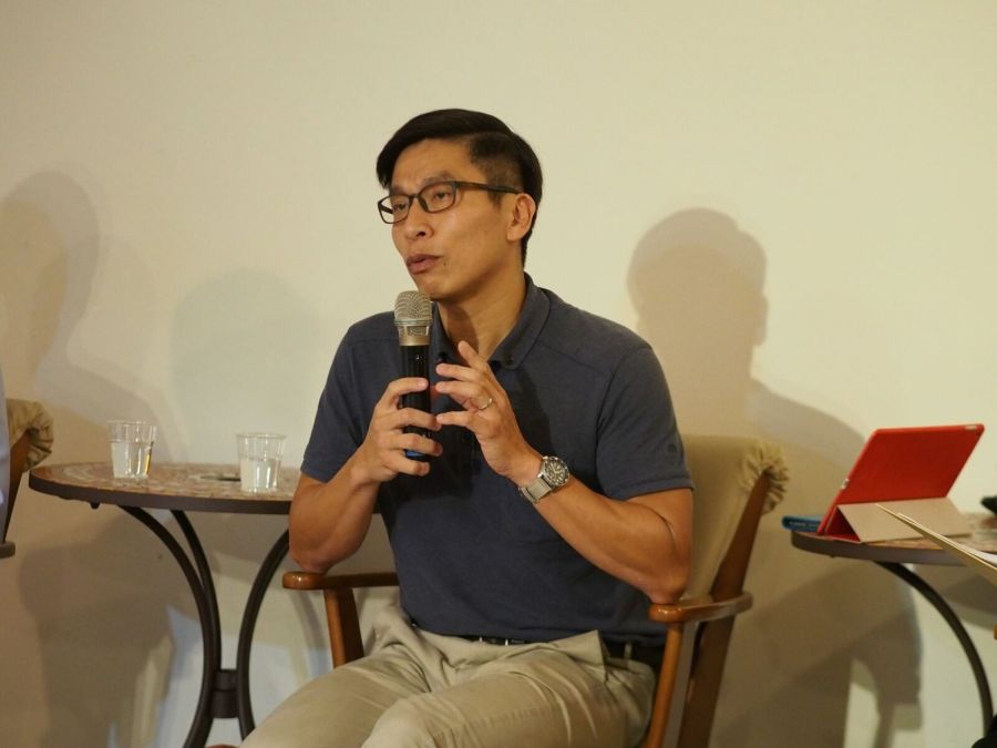 藍營推中配入籍縮短 鍾佳濱:外配要拿身分證時間更久 182 藍營推中配入籍縮短 鍾佳濱:外配要拿身分證時間更久 181