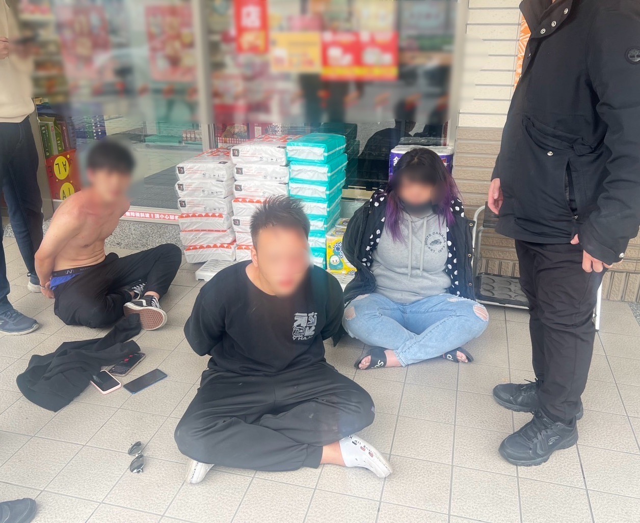 3嫌最終遭警方壓制逮捕。（記者徐煜勝翻攝）