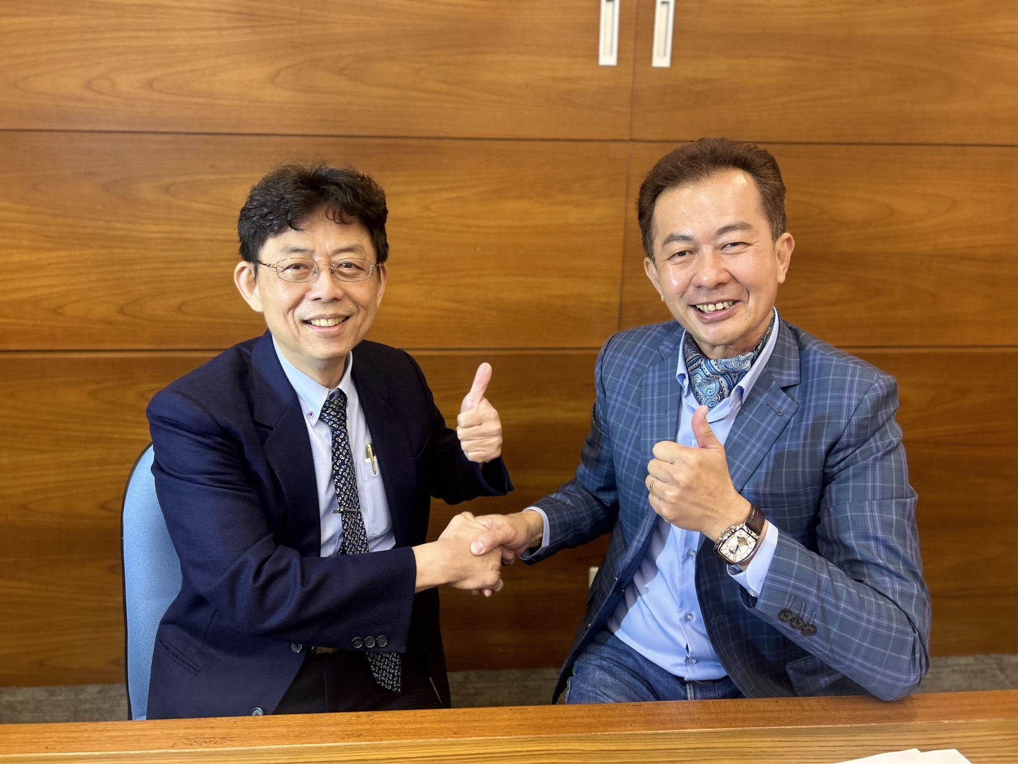 ▲大村鄉公所與大葉大學簽署合作意向書，攜手推動環境友善、永續觀光及全齡運動風氣。（記者張溎壕攝）
