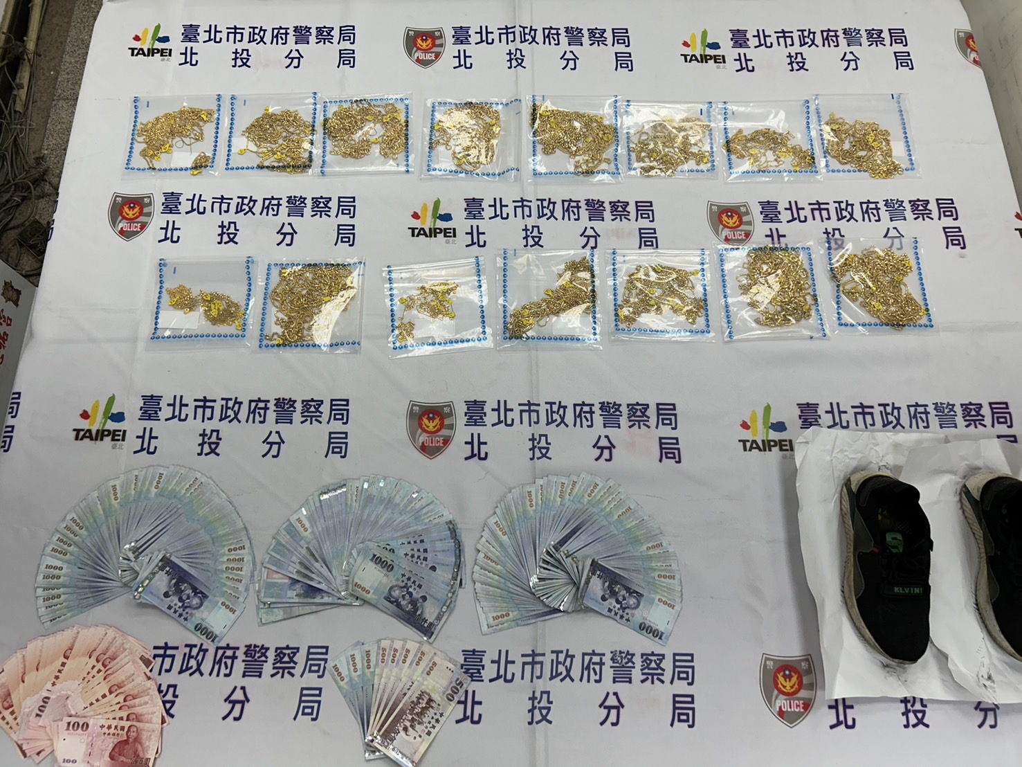 現場查獲贓物。(記者薛秀蓮翻攝)