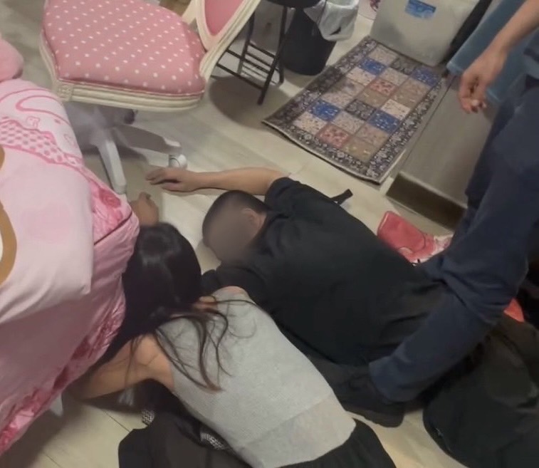 壓制暴力討債集團成員許嫌。（記者徐煜勝翻攝）