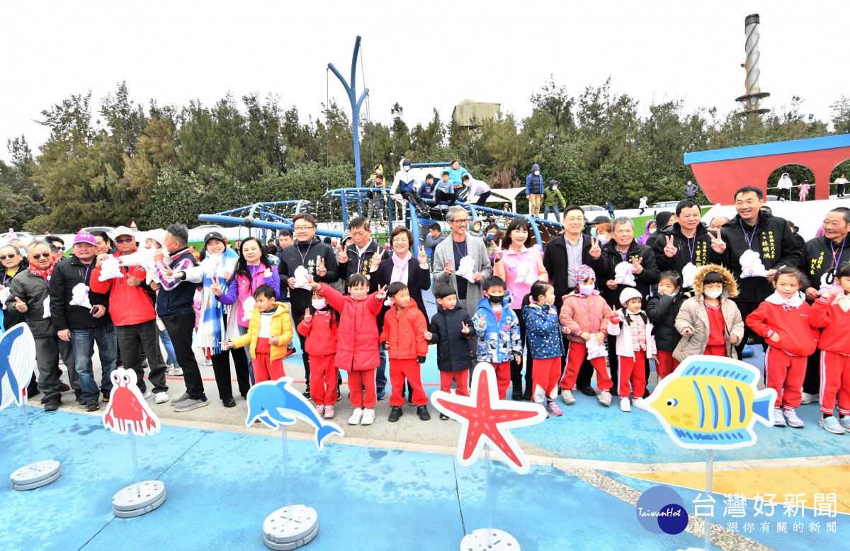 彰化縣第一座水岸遊憩公園，嬉濱海豚公園竣工啟用。圖／記者鄧富珍攝