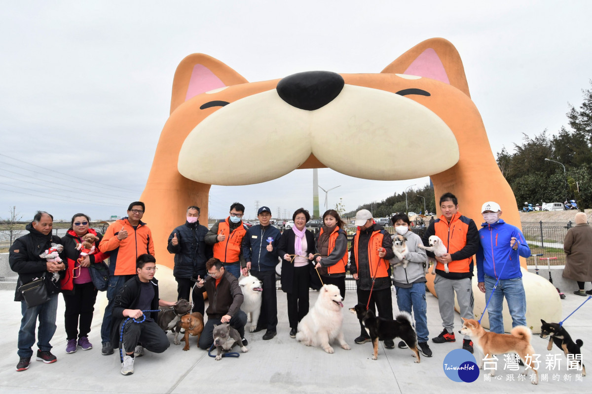 彰化縣第一座水岸遊憩公園,嬉濱海豚公園竣工啟用。圖/記者鄧富珍攝
