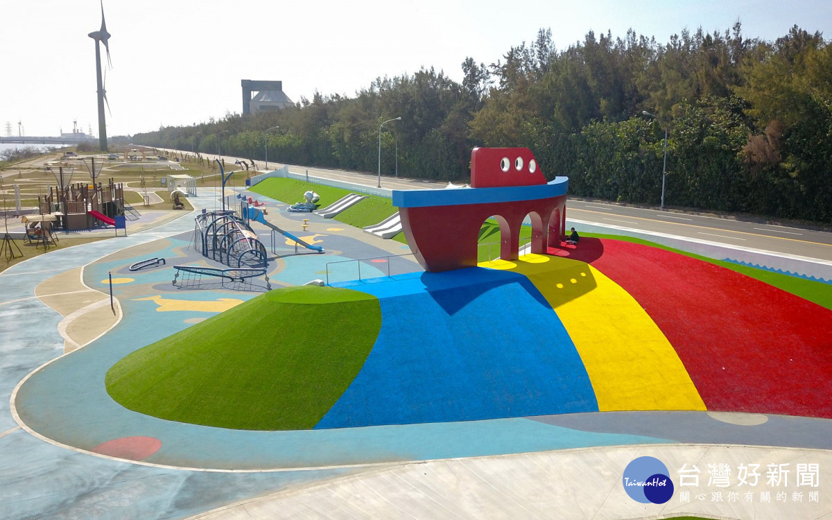 彰化縣第一座水岸遊憩公園,嬉濱海豚公園竣工啟用。