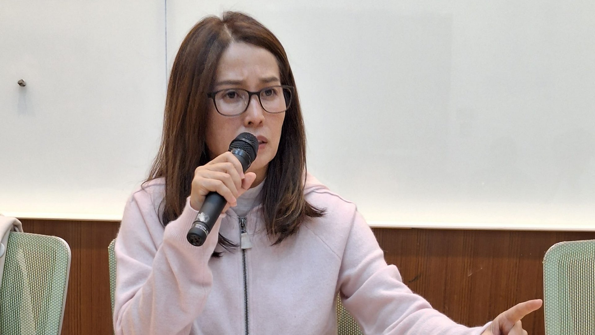 立法院內政委員會召委高金素梅排定下周一(4日)邀請海委會及陸委會,針對中國船翻覆2死案進行專報。翻攝高金素梅臉書