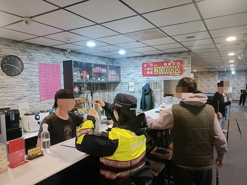 樹林警分局規劃「防制青少年滋事加強臨檢專案」勤務,穩定轄區治安。圖/樹林分局